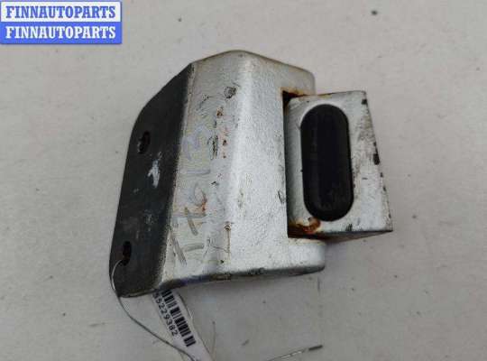 купить Петля двери задней правой на Volkswagen Transporter T4