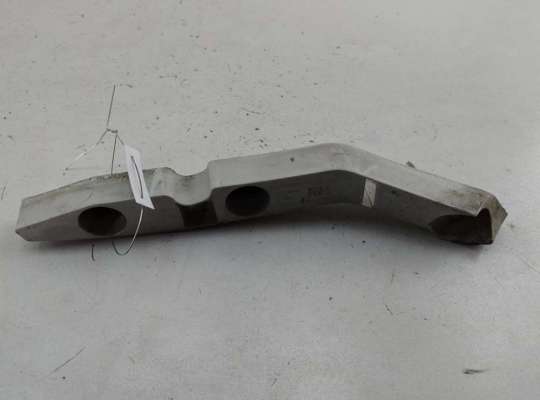 Кронштейн бампера переднего FO1984558 на Ford Focus II (2004-2011)