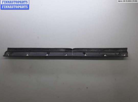купить Молдинг двери передней левой на Volkswagen Passat B5