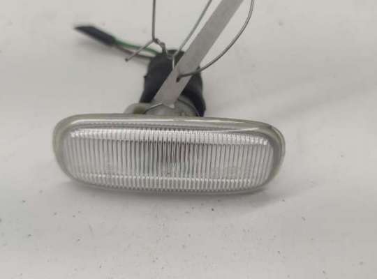 Повторитель поворота в крыло на Audi A6 (C5) 