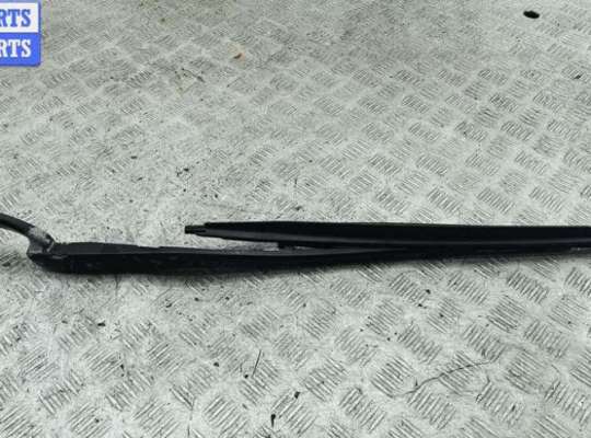 купить Щеткодержатель (поводок стеклоочистителя) передний на Audi A4 B6 (2001-2004)