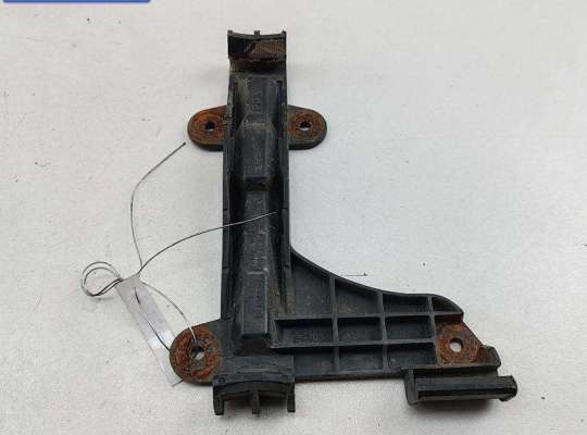 купить Кронштейн бампера заднего на Audi 80 B4 (1991-1996)