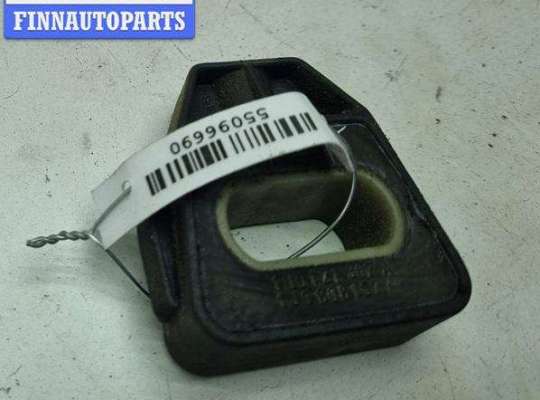 купить Кронштейн радиатора на Volkswagen Golf-4
