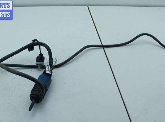 купить Насос (моторчик) омывателя стекла на Volvo S40 / V40 (1995-2004)