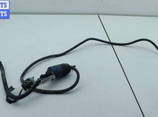 купить Насос (моторчик) омывателя стекла на Volvo S40 / V40 (1995-2004)