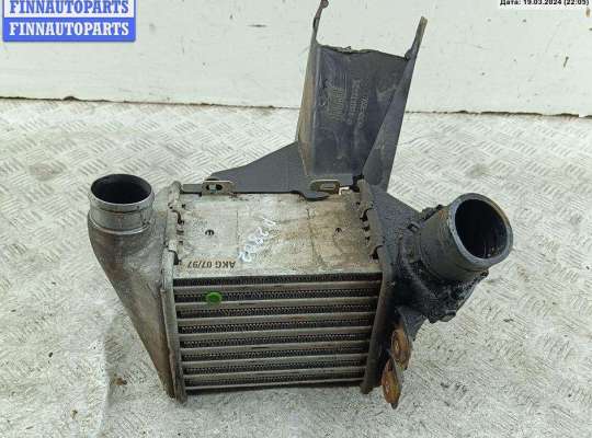 Радиатор интеркулера VG1852099 на Volkswagen Golf-3