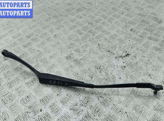 купить Щеткодержатель (поводок стеклоочистителя) передний на Mercedes C-Class W204 (2007-2015)