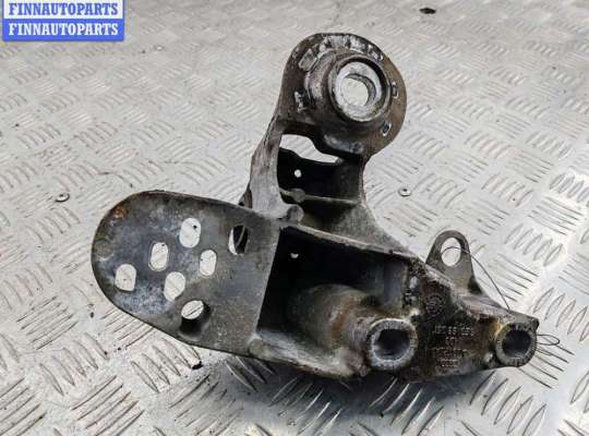 купить Кронштейн двигателя опорный на Audi A4 B6 (2001-2004)