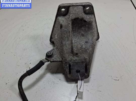 купить Кронштейн двигателя опорный на Audi A6 C5 (1997-2005)