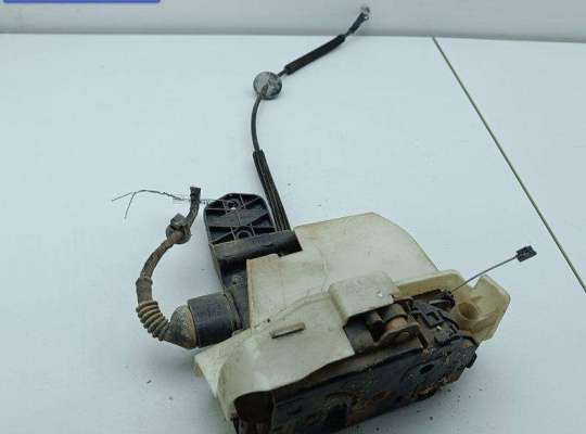 купить Замок двери передней левой на Volkswagen Passat B5+ (GP)