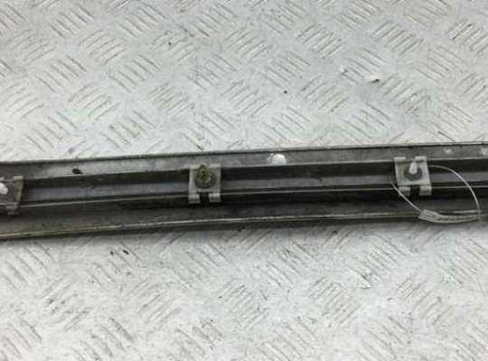 купить Молдинг двери задней правой на Mercedes C-Class W203 (2000-2006)