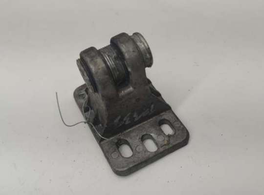 купить Кронштейн бампера переднего на Audi A6 C4 (1994-1997)