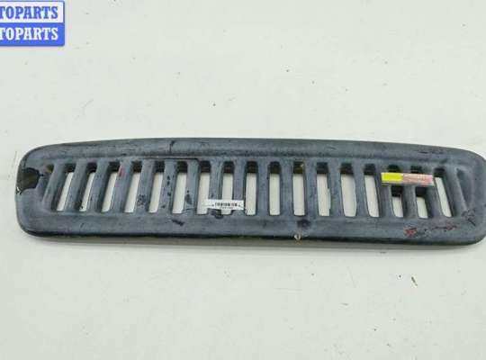 Решетка радиатора VL549264 на Volvo S40 / V40 (1995-2004)