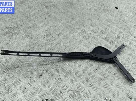 купить Щеткодержатель (поводок стеклоочистителя) передний на Mercedes C-Class W203 (2000-2006)