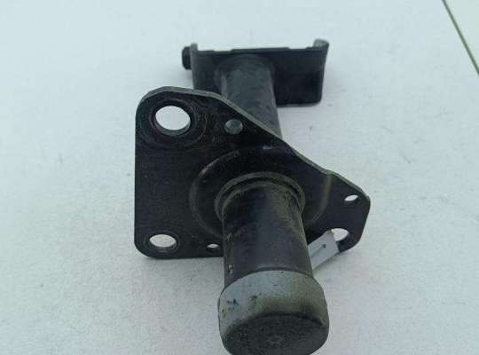 купить Кронштейн бампера переднего на Volkswagen Passat B5