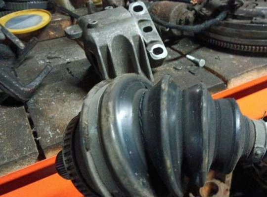 купить Полуось передняя левая на Volkswagen Passat B5+ (GP)