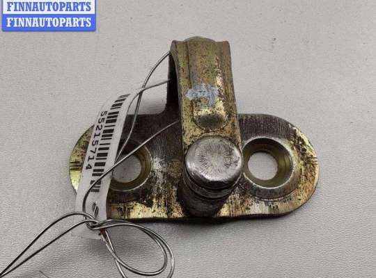 Купить Ответная часть (скоба) замка двери на Volkswagen Passat B4 Ответная часть (скоба) замка двери VG2688738 на Volkswagen Passat B4