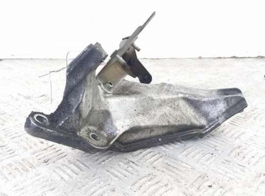 купить Кронштейн двигателя опорный на BMW 3 E90/E91/E92/E93 (2005-2013)