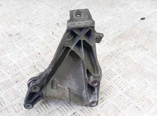 купить Кронштейн двигателя опорный на BMW 3 E90/E91/E92/E93 (2005-2013)