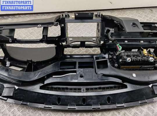 Панель передняя салона (Торпедо) на Volkswagen Passat B6 (3C)