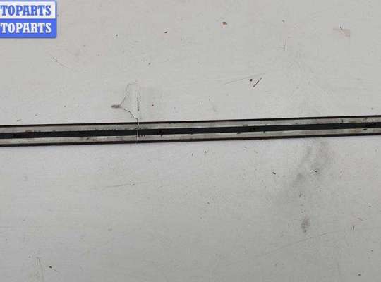 купить Молдинг двери задней левой на Volkswagen Golf-4