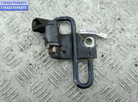 купить Петля двери передней левой на Volkswagen Passat B6