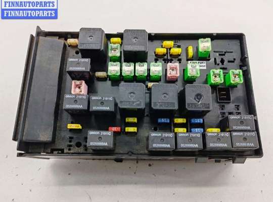 Блок предохранителей CRN1646 на Chrysler Voyager (2001-2007)