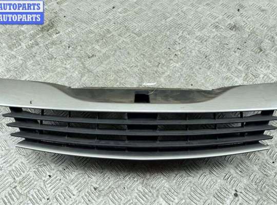 купить Решетка радиатора на Renault Laguna II (2001-2007)