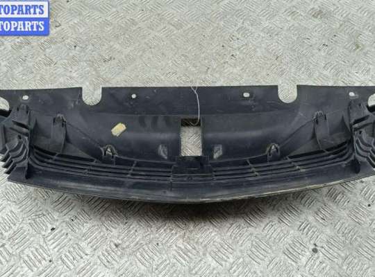 купить Решетка радиатора на Renault Laguna II (2001-2007)