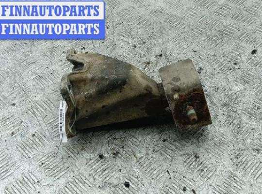 купить Кронштейн КПП опорный на Volkswagen Passat B5