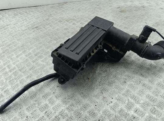 Корпус воздушного фильтра VG2616678 на Volkswagen Passat B6