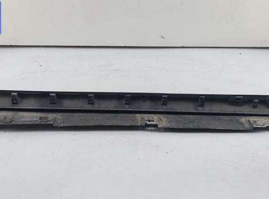 купить Накладка на порог наружная левая на Mazda 3 (2018- ) BP