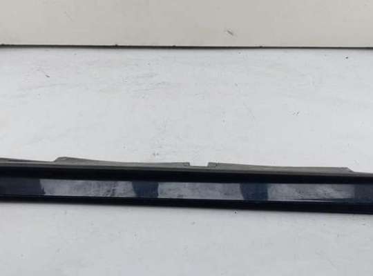 купить Накладка на порог наружная левая на Mazda 3 (2018- ) BP