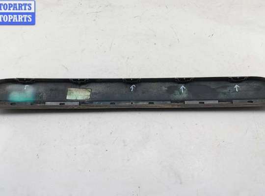 купить Накладка двери (крышки) багажника на Mercedes M-Class ML W163 (1998-2004)