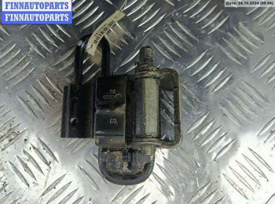 Петля двери на Volkswagen Passat B5+ (3B, GP)