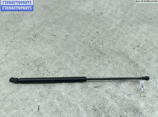 Амортизатор капота VG1593310 на Volkswagen Golf-4