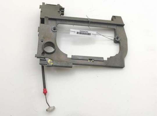 Корпус (держатель) ручки двери передней правой BM2416967 на BMW 5 E39 (1995-2003)