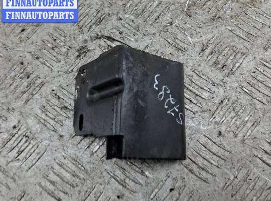 Кронштейн бампера на Audi 80 (B4)