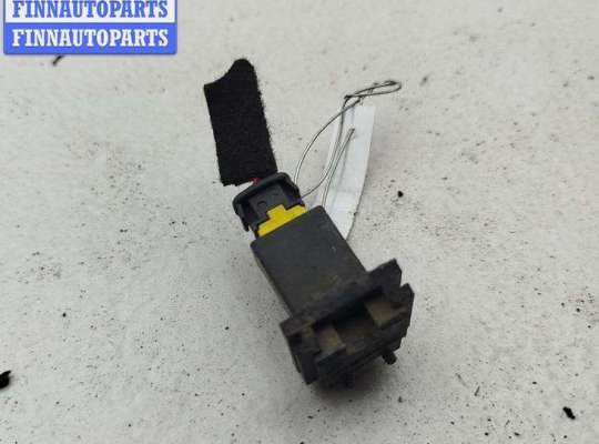 купить Кнопка открывания багажника на Peugeot 206