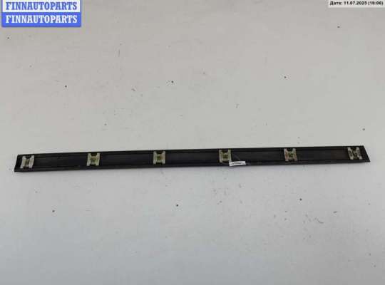 купить Молдинг двери передней правой на Volkswagen Golf-3