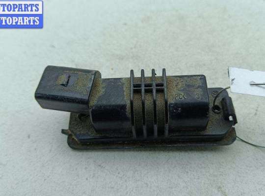 Планка подсветки номера на Volkswagen Passat B6 (3C)