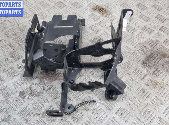 купить Кронштейн крепления на Volkswagen Passat B5+ (GP)