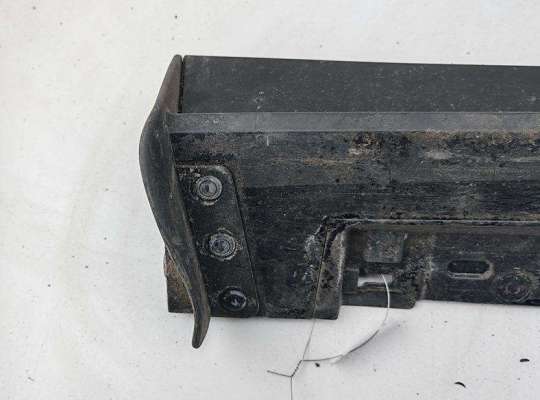 купить Накладка на порог наружная правая на Mazda 3 (2018- ) BP