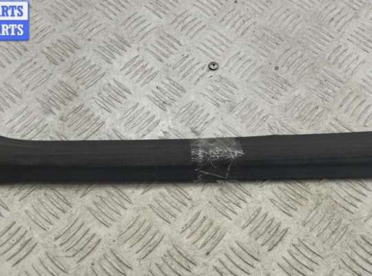 Уплотнитель OP2443684 на Opel Zafira B (2004-2014)