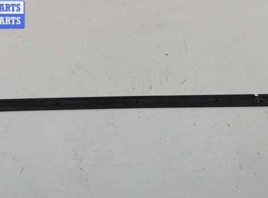 купить Молдинг двери передней правой на Volkswagen Passat B5+ (GP)