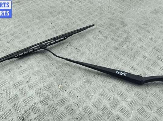 купить Щеткодержатель (поводок стеклоочистителя) передний на Kia Sportage (2004-2010)