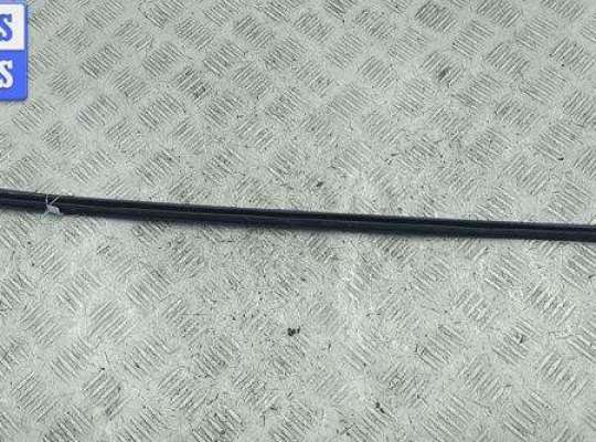 купить Молдинг лобового стекла на Volkswagen Passat B6