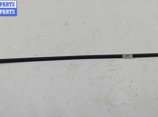 купить Молдинг двери передней правой на Volkswagen Passat B6