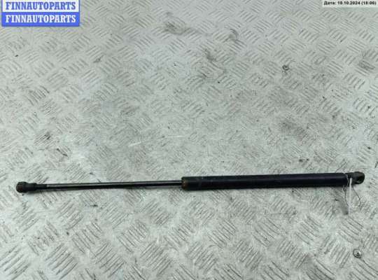 Амортизатор капота VG1462690 на Volkswagen Golf-4