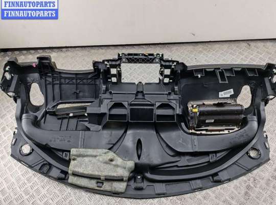 Панель передняя салона (Торпедо) на Renault Scenic II